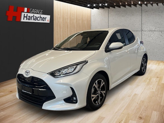 First vehicle image