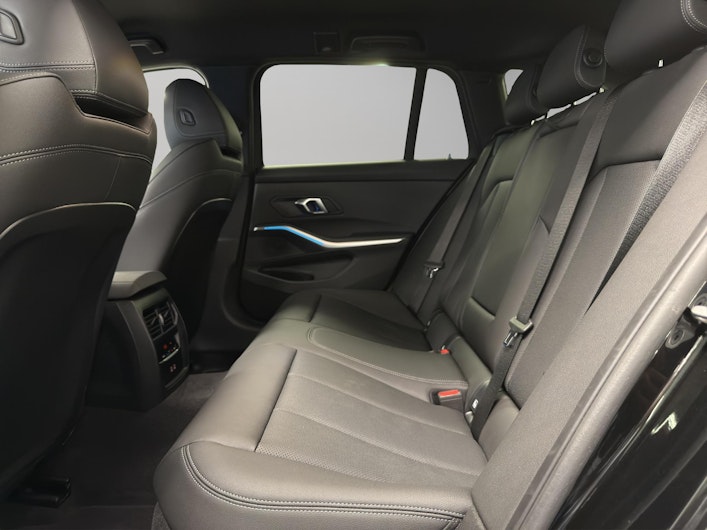 Vehicle image BMW 3 SERIES