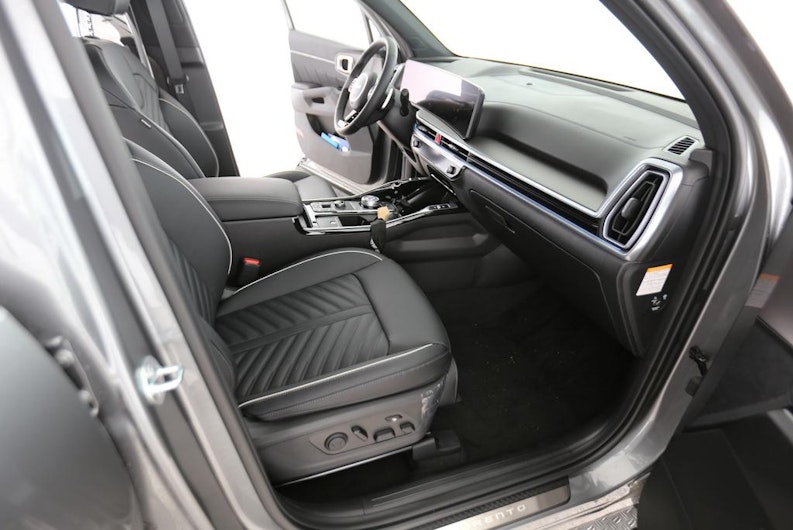 Vehicle image KIA SORENTO