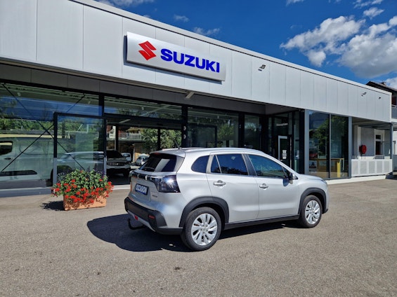 Vehicle image 4