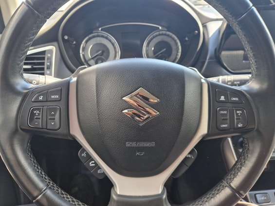 Vehicle image 16