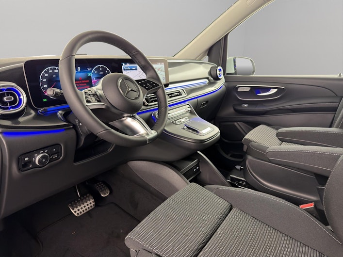 Vehicle image MERCEDES-BENZ V 250
