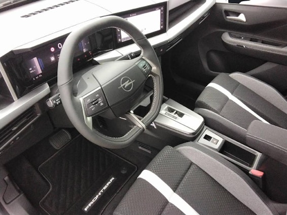 Vehicle image 4 Vehicle image 4