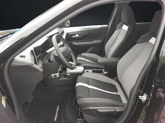 Vehicle image 3 Vehicle image 3