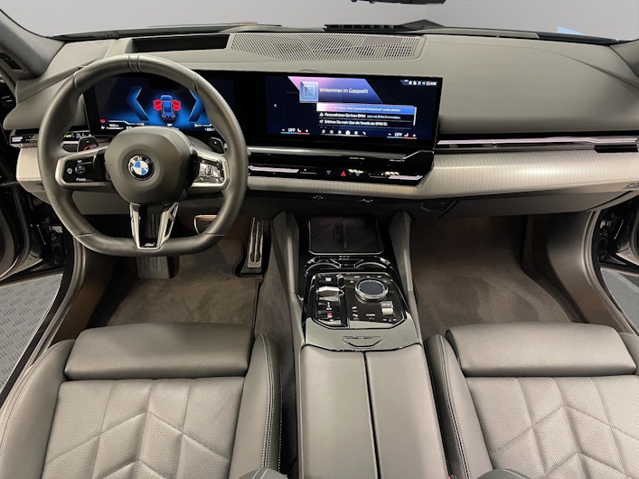 Vehicle image BMW 5 SERIES