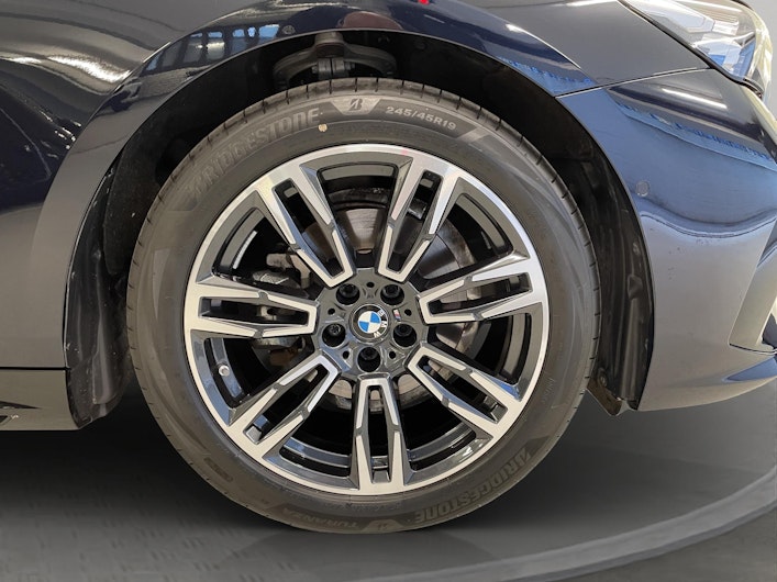 Vehicle image BMW 5 SERIES