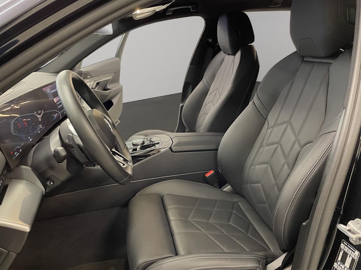 Vehicle image BMW 5 SERIES