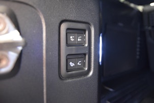 Vehicle image LAND ROVER Defender 110 3.0 D I6 300 X-Dynamic HSE