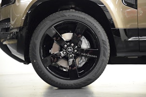 Vehicle image LAND ROVER Defender 110 3.0 D I6 300 X-Dynamic HSE