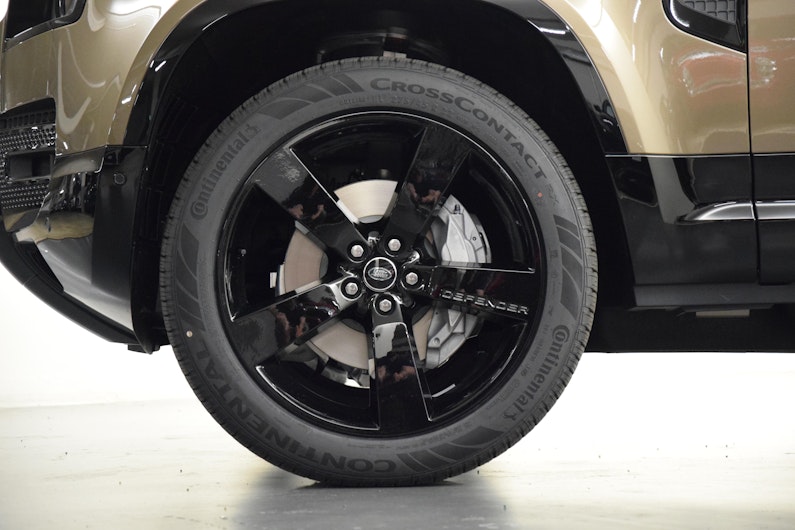 Vehicle image LAND ROVER DEFENDER