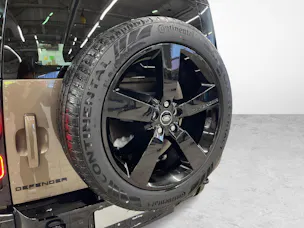 Land Rover Defender 110 3.0 D I6 300 X-Dynamic HSE
