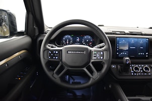 Vehicle image LAND ROVER Defender 110 3.0 D I6 300 X-Dynamic HSE