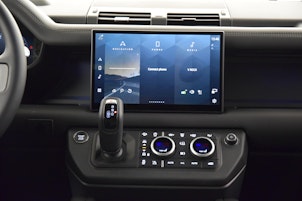 Vehicle image LAND ROVER Defender 110 3.0 D I6 300 X-Dynamic HSE