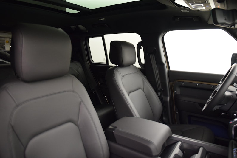 Vehicle image LAND ROVER DEFENDER