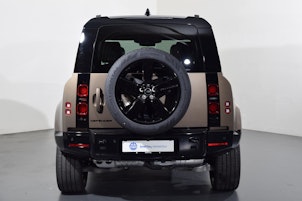 Vehicle image LAND ROVER Defender 110 3.0 D I6 300 X-Dynamic HSE