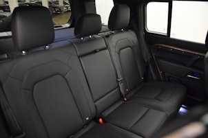 Vehicle image LAND ROVER Defender 110 3.0 D I6 300 X-Dynamic HSE