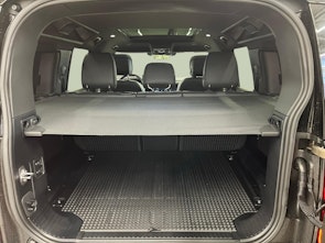 Vehicle image LAND ROVER Defender 110 3.0 D I6 300 X-Dynamic HSE