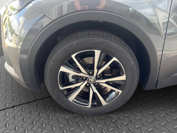 Vehicle image 15