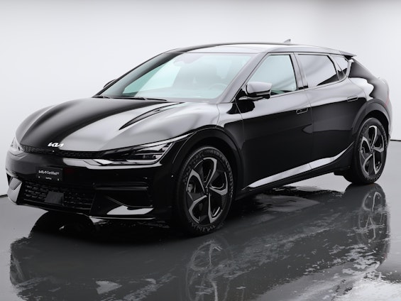 First vehicle image