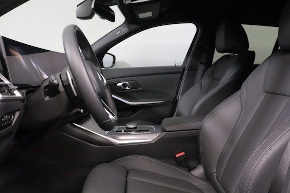 BMW 330d xDrive SAG Touring 2