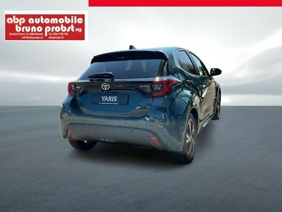 Vehicle image 10