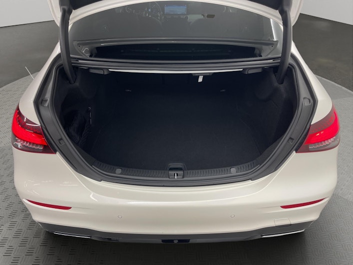 Vehicle image MERCEDES-BENZ E 220