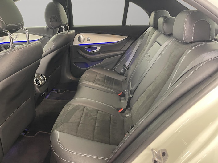 Vehicle image MERCEDES-BENZ E 220