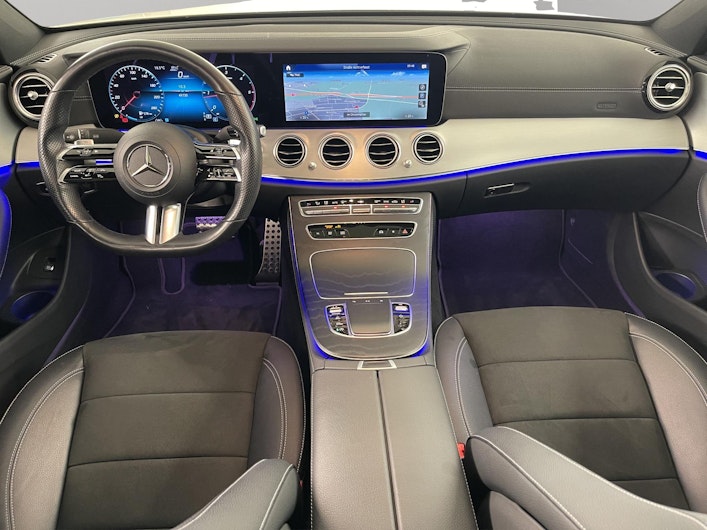 Vehicle image MERCEDES-BENZ E 220