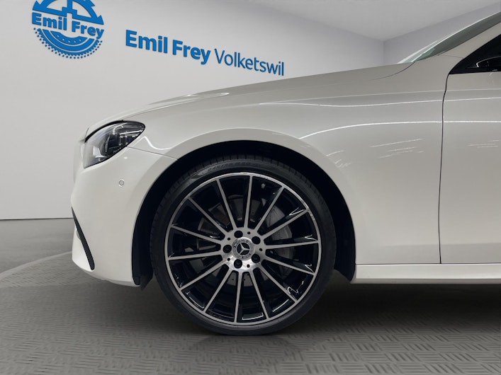 Vehicle image MERCEDES-BENZ E 220