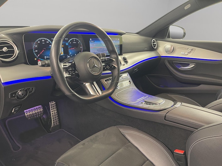 Vehicle image MERCEDES-BENZ E 220