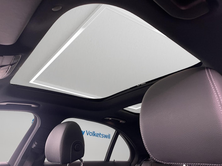 Vehicle image MERCEDES-BENZ E 220