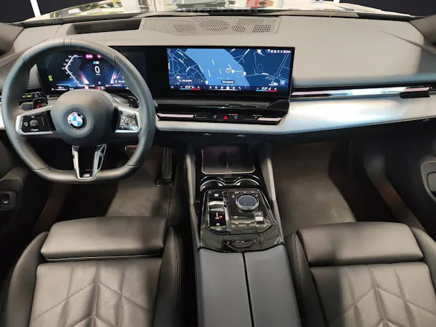 BMW 520d xDrive Touring/Attraktiven Leasingzinssatz ab 1,9 % bei Abschluss einer BMW Fahrzeugversicherung.