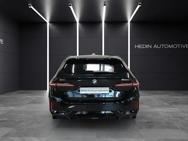 BMW 520d xDrive Touring/Attraktiven Leasingzinssatz ab 1,9 % bei Abschluss einer BMW Fahrzeugversicherung.