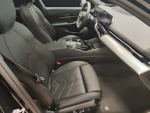 BMW 520d xDrive Touring/Attraktiven Leasingzinssatz ab 1,9 % bei Abschluss einer BMW Fahrzeugversicherung.
