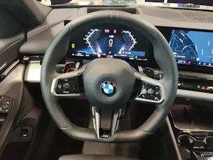 BMW 520d xDrive Touring/Attraktiven Leasingzinssatz ab 1,9 % bei Abschluss einer BMW Fahrzeugversicherung.