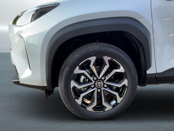Vehicle image 16