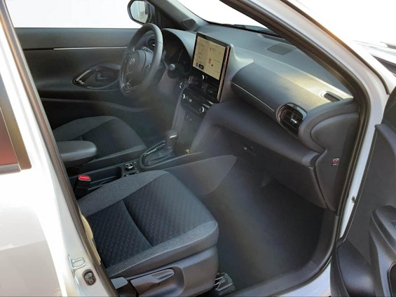 Vehicle image 10