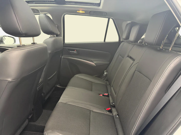 Fahrzeugbild SUZUKI S-CROSS