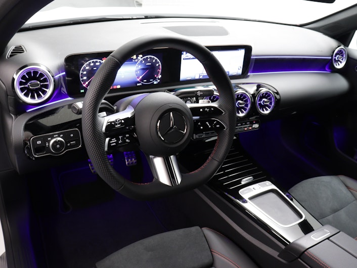 Vehicle image MERCEDES-BENZ A 180