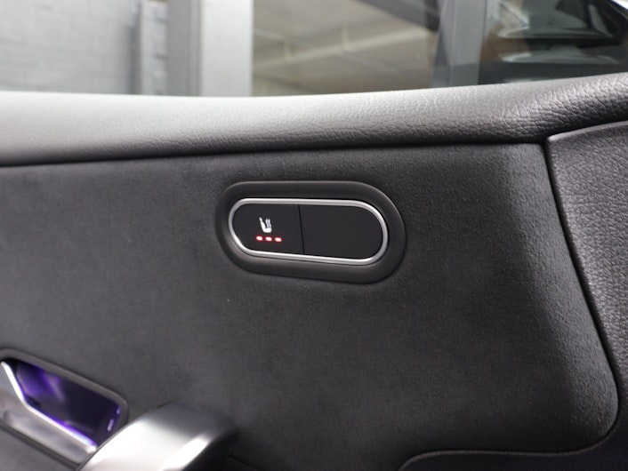 Vehicle image MERCEDES-BENZ A 180