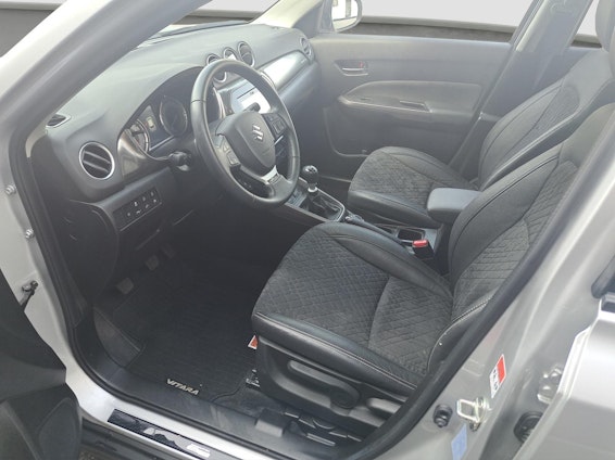 Vehicle image 10
