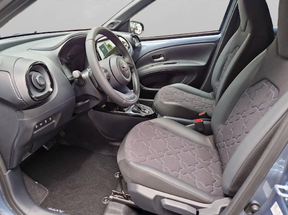 Vehicle image 3