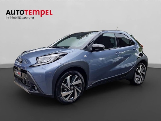 First vehicle image First vehicle image