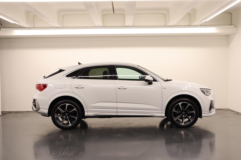 Vehicle image AUDI Q3