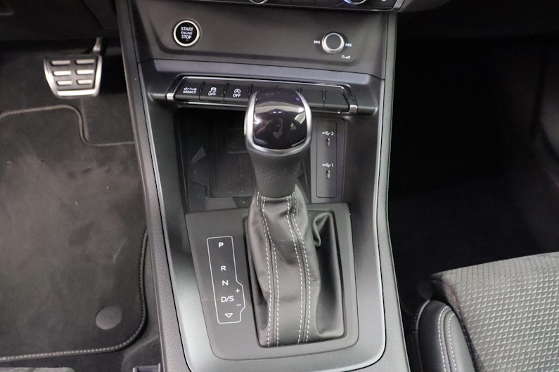 Vehicle image AUDI Q3