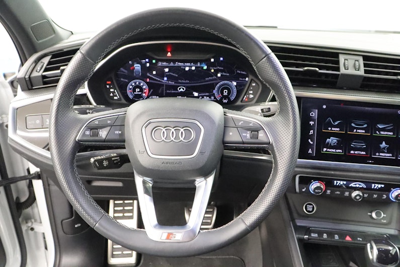 Vehicle image AUDI Q3