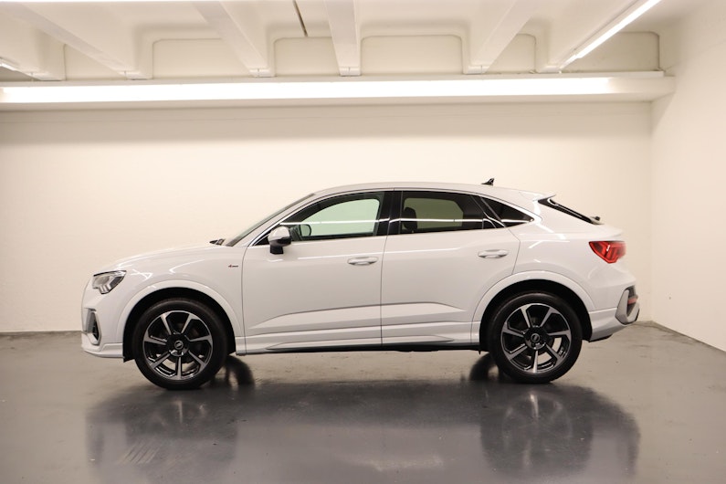 Vehicle image AUDI Q3