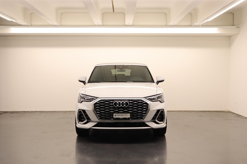 Vehicle image AUDI Q3