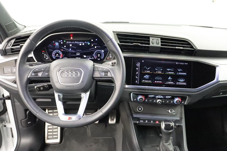 Vehicle image AUDI Q3