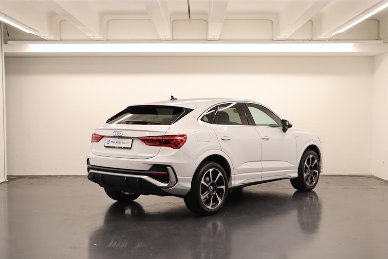 Vehicle image AUDI Q3